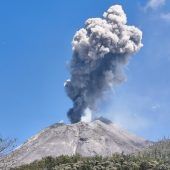 Indonesischer Vulkan erneut ausgebrochen
