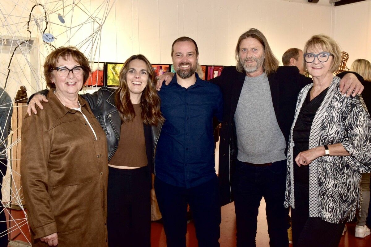 Sigrid Fritsche, Cornelia Pecoraro, Daniel Bragagna, Thomas Anton Rauch und Edith Mahner in der laufenden kukuphi-Ausstellung. sco(2)