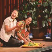 Weltladen mit kritischem Theaterstück