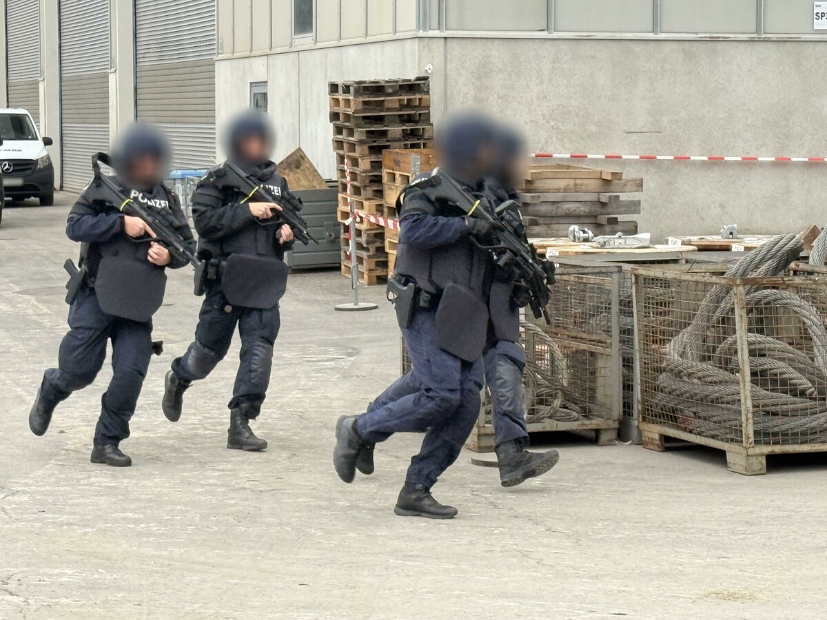 Über 100 Polizisten und Polizeischüler trainierten am Donnerstag den Ernstfall. ⇒VOL/Vlach