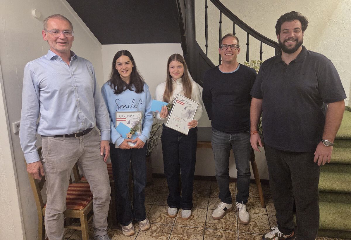 v.l.: WSV-Obmann Thomas Lins, Miriam Larcher, Lara Mathes, Vize-Obmann Stefan Kert und Stadtrat Cenk Dogan.