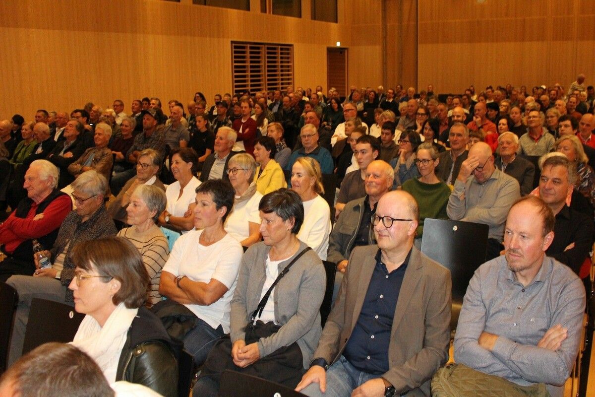 Volles Haus beim Jubiläum des SV Mellau.