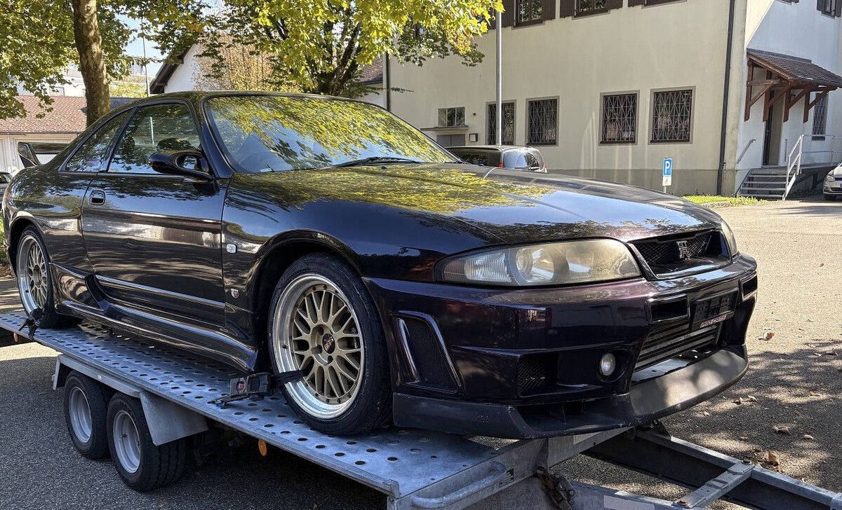 Zollbeamte stellten den Sportwagen bei einer Kontrolle auf der A96 sicher.⇒⇒hauptzollamt ulm