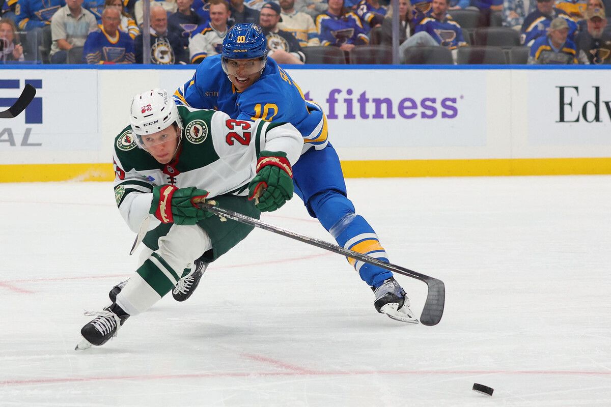 Der Rankweiler Marco Rossi bezahlte seinen Einsatz gegen die Philadelphia Flyers mit einer Verletzung.⇒APA