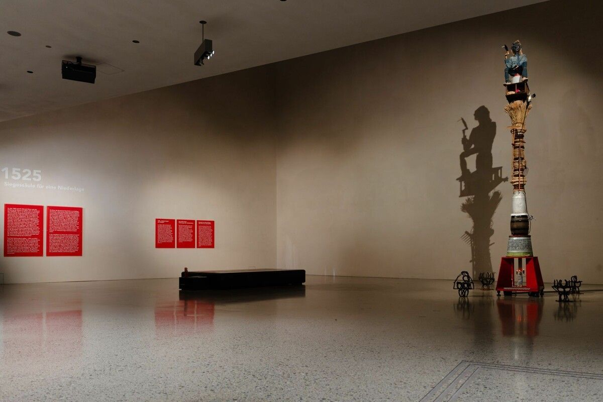 Ab dem 22. November wird im Atrium des vorarlberg museums die Arbeit „Bauernsäule Remix 19” des deutschen Künstlers Marko Lehanka zu sehen sein.⇒ Sarah Mistura