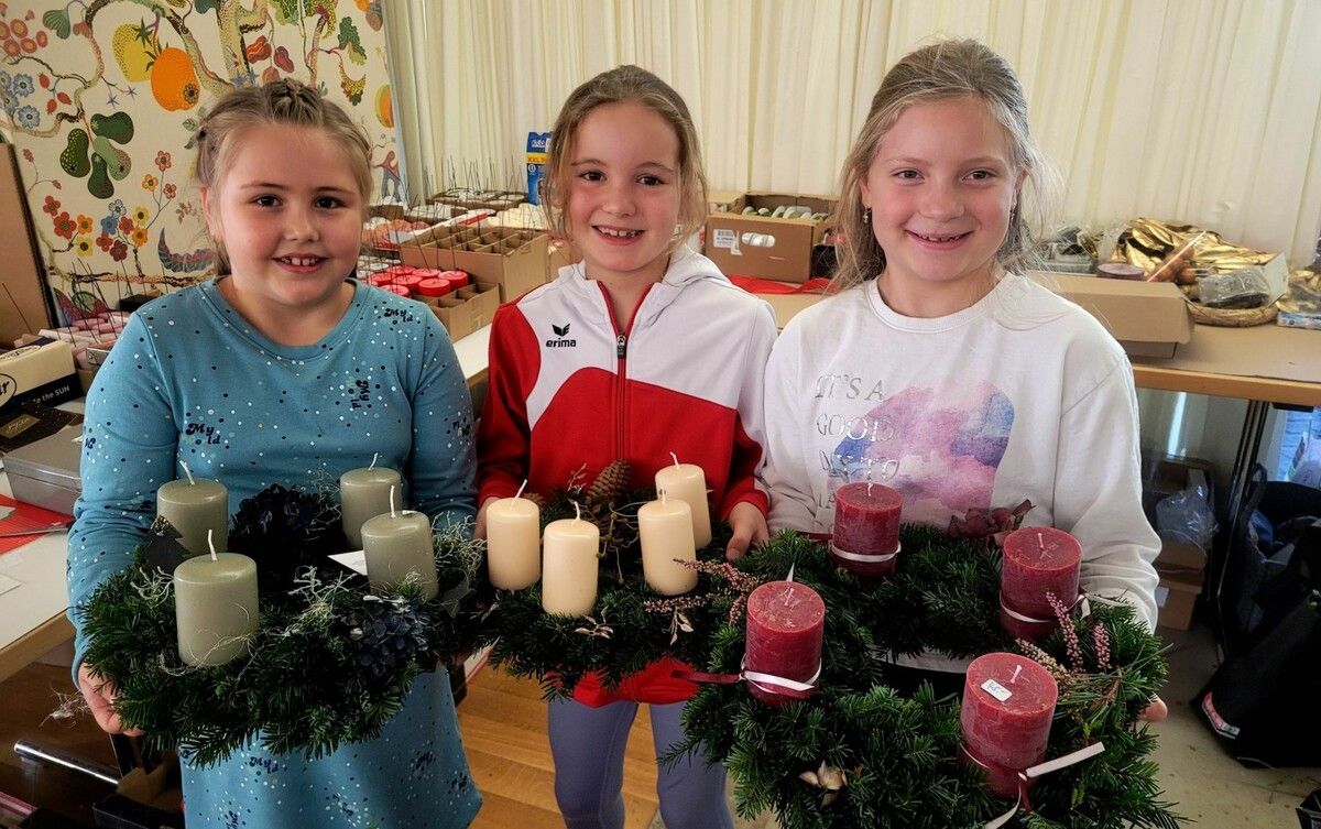 Adventkränze und stilvolle Adventdekorationen unterstreichen eine schöne und besinnliche Adventzeit.⇒BMS