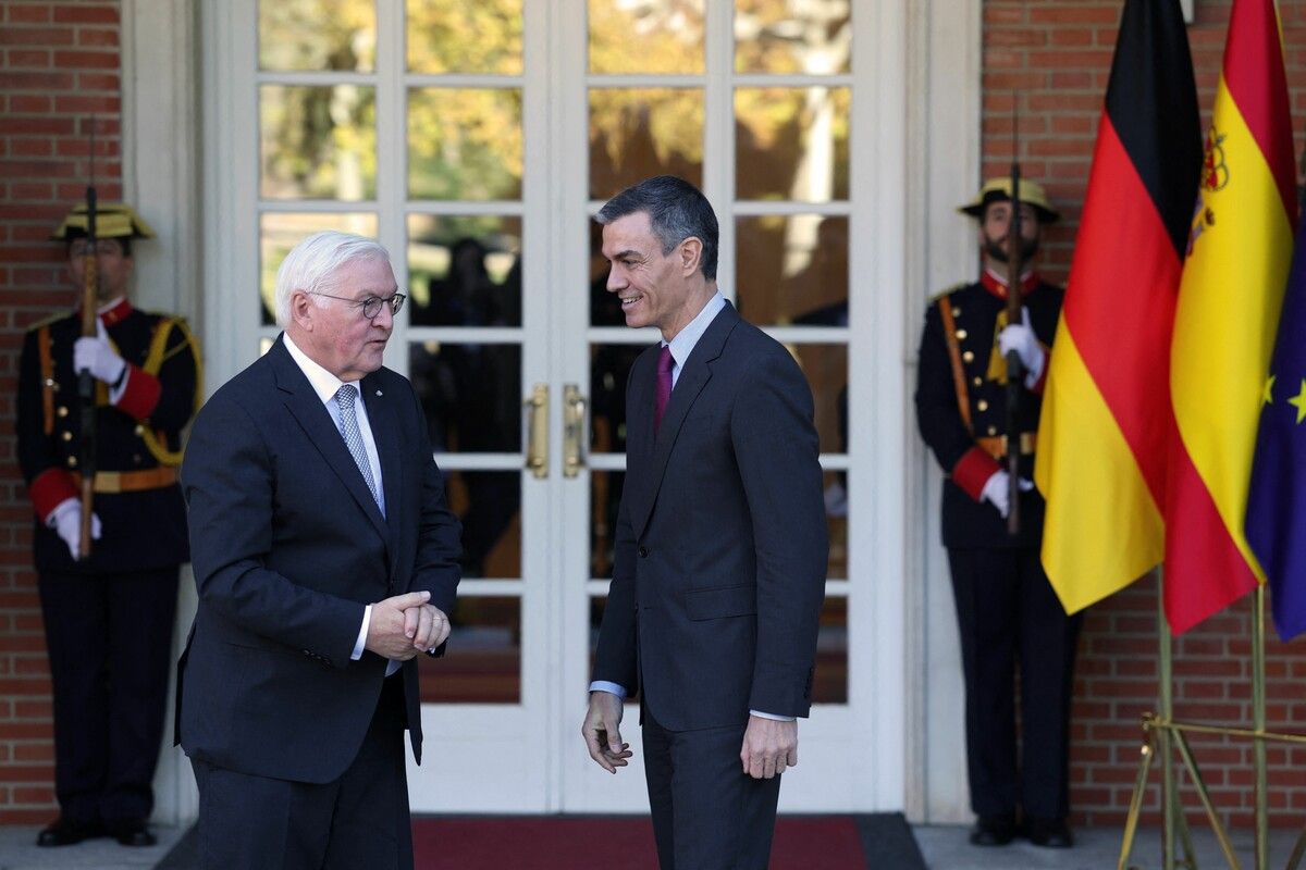 Am zweiten Tag seines Staatsbesuches in Spanien begrüßte Ministerpräsident Pedro Sánchez den deutschen Bundespräsidenten Frank-Walter Steinmeier im Moncloa-Palast in Madrid.