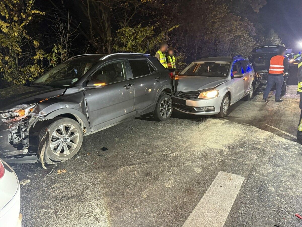 An der Massenkarambolage waren sechs Fahrzeuge beteiligt. ⇒Vlach