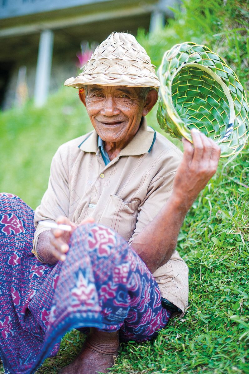 An vielen Orten der Insel leben die Menschen noch immer in einfachen Verhältnissen und verdienen mit Handwerk ihr Geld. Rhomberg