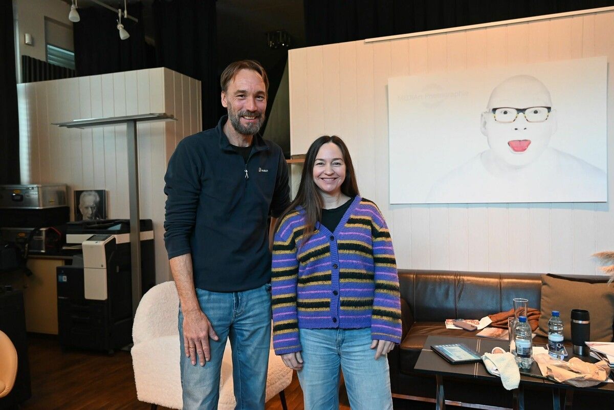 Andreas Uher (Obmann des Vereins „Vergiss mich nicht – Sternenkinder Fotografie“) freut sich, dass Musikerin Julia Zischg ein eigenes Lied für die Sternenkinder komponiert hat.⇒Bernadette von Sontagh