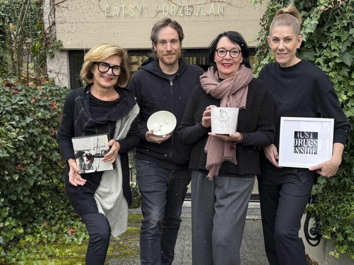 Anita Grabher, Johannes Bayer, Patsy Grabher-Fenkart und Denise Ender luden zum Kunst-Cocktail.⇒Franc