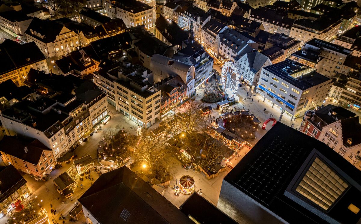 Auch heuer sind Weihnachtsmärkte ein beliebter Treffpunkt. In Bregenz verwandeln sich der Kornmarktplatz und die Rathausstraße in ein vorweihnachtliches Lichtermeer.⇒Dietmar Stiplovsek