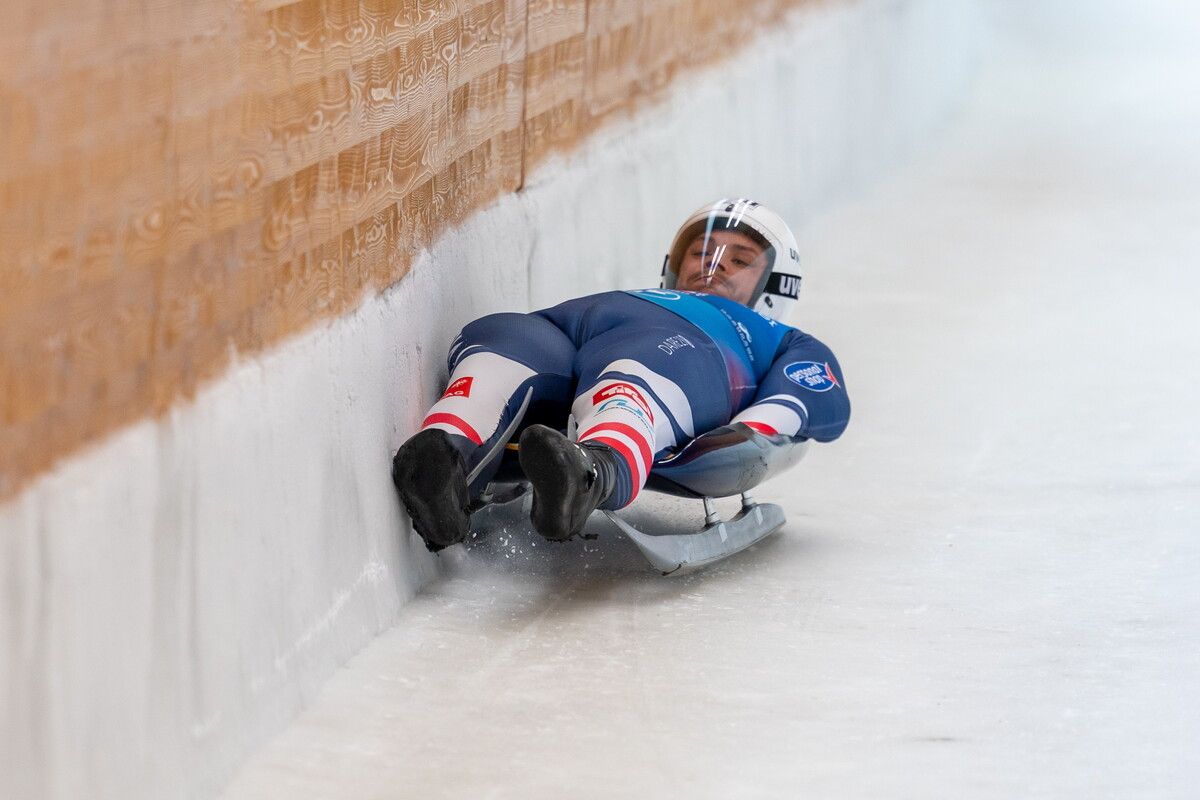 Auch Weltklasserodler wie Jonas Müller bekunden zwischen den Kurven 13 und 14 „Linienprobleme“.⇒APA