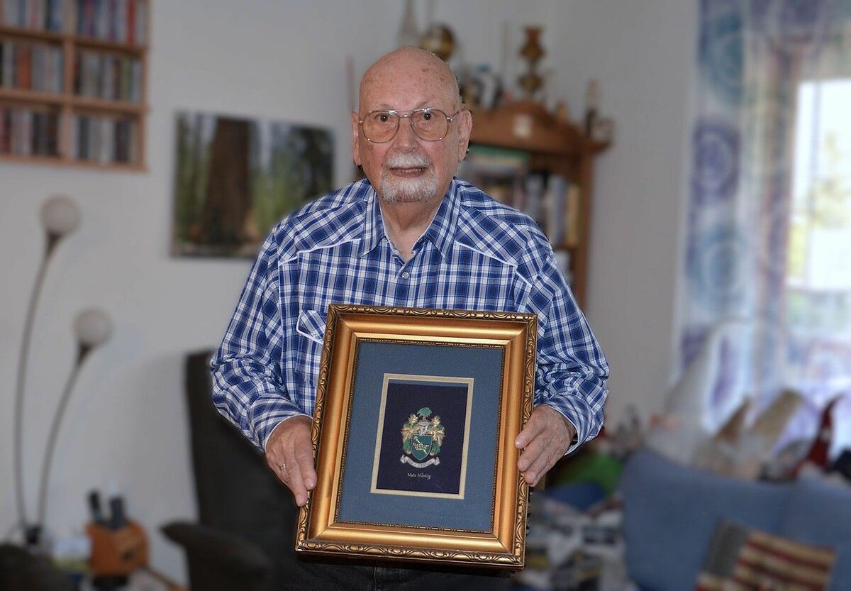 Auf das Familienwappen ist Ubbo ein bisschen stolz. ⇒hrj (3)