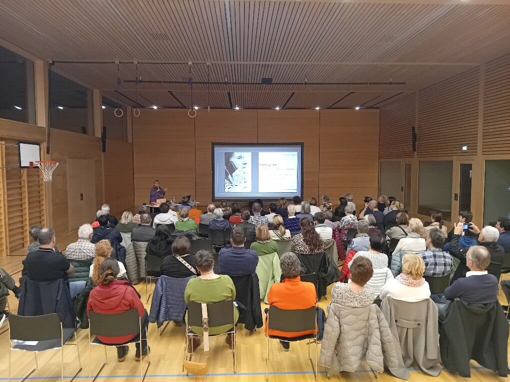 Aufmerksam wurde der Vortrag von Hildegard Nachum verfolgt.⇒Caritas