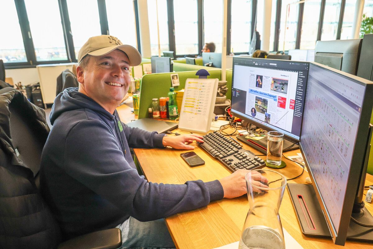 Bei der Arbeit verbringt Daniel Schutti die meiste Zeit vor dem Computer.