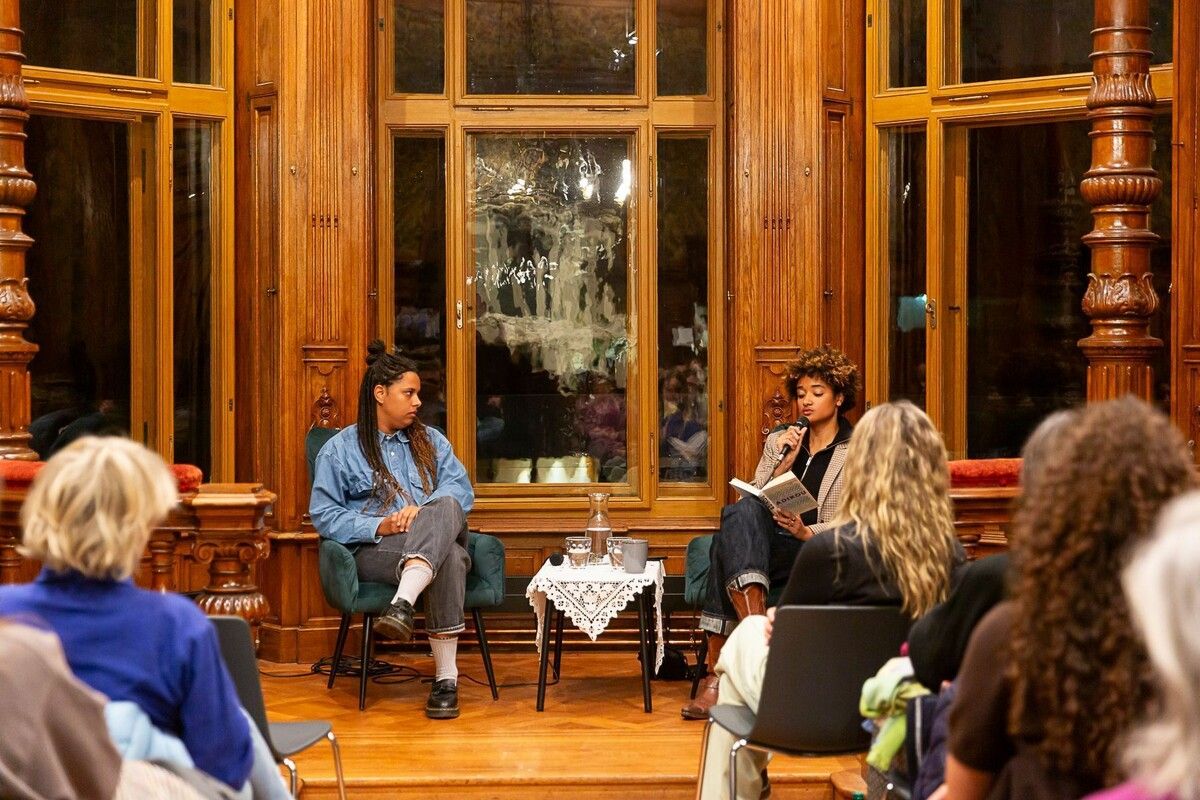 Bei der zweiten Ausgabe der Gesprächsreihe zwischenfragen sprach Alice Hasters mit der Autorin Raphaëlle Red. ⇒Frauke Kühn