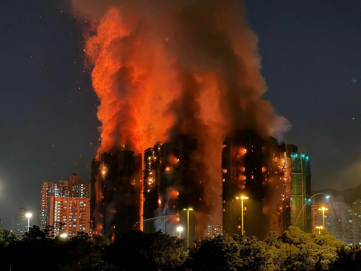 Bei einem Großbrand, der gestern mehrere Hochhäuser einer Wohnsiedlung in Tai Po in Hongkong erfasste, starben zahlreiche Menschen.