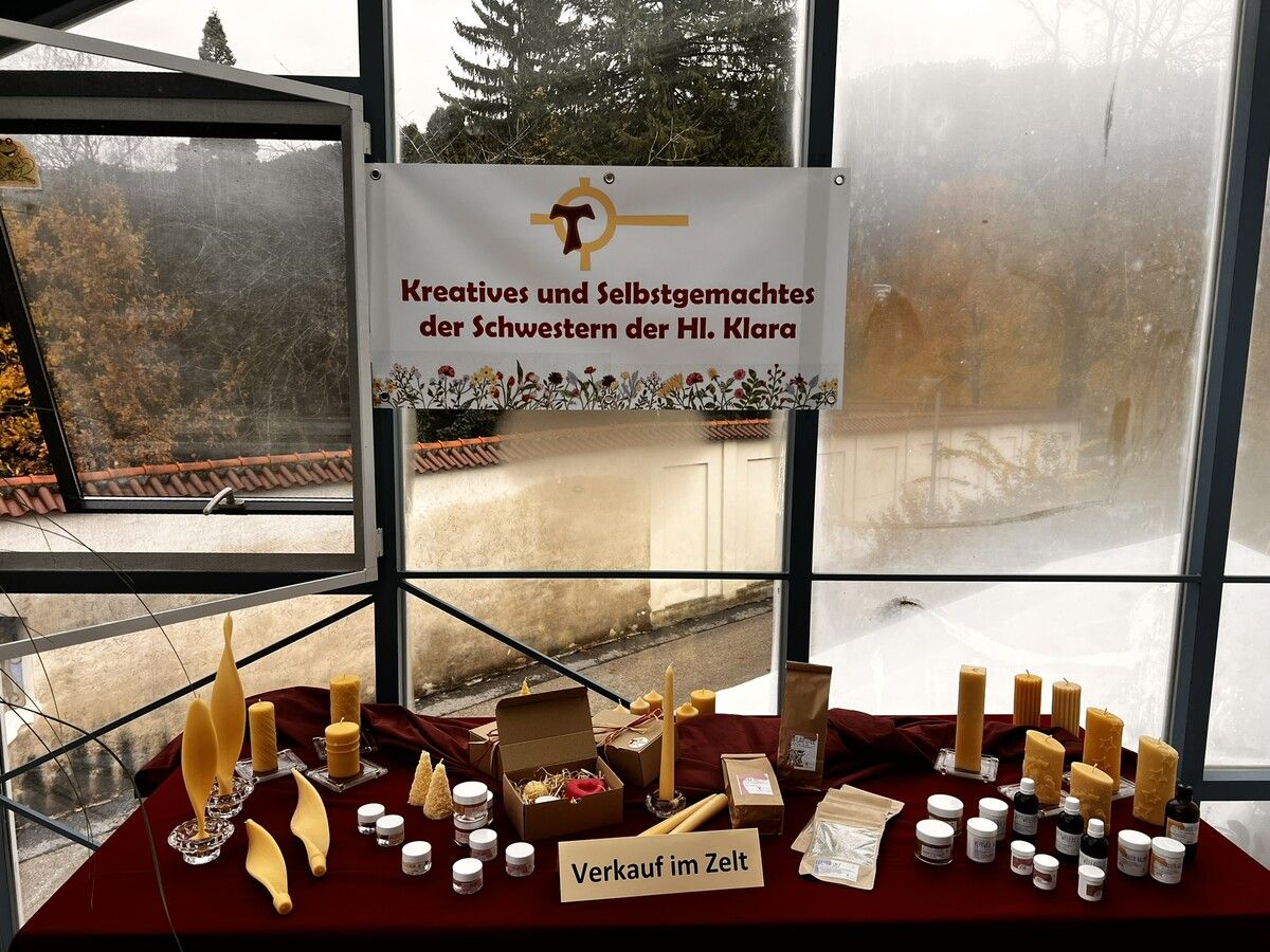 Beim Klostermärktle wird Selbstgemachtes verkauft. ⇒Freundeskreis der Klaraschwestern