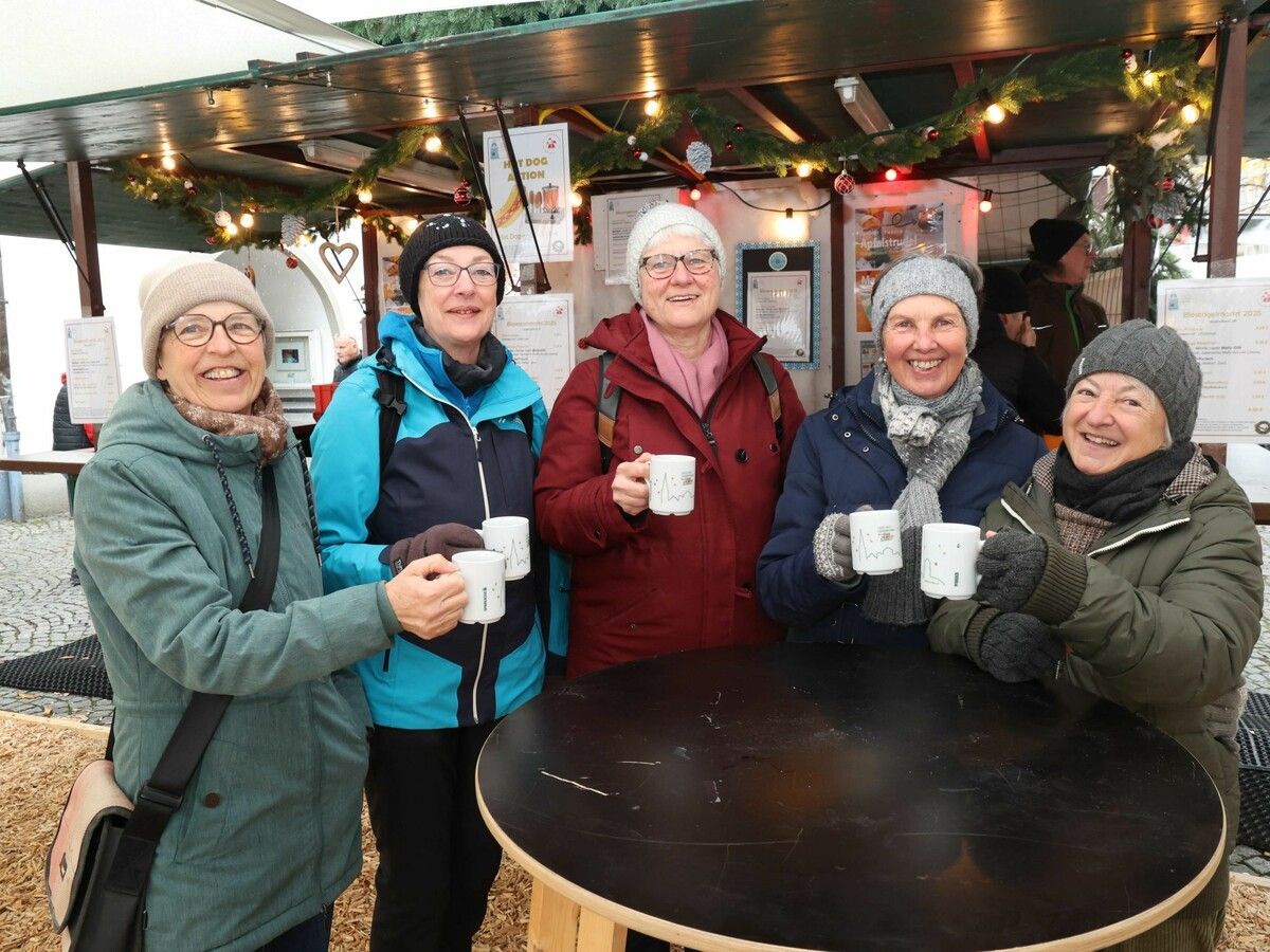 Bernie, Dagmar, Christa, Claudia und Evi von der Mittwochs-Wanderrunde des Alpenvereins nahmen es gemütlich. ⇒Arno Meusburger
