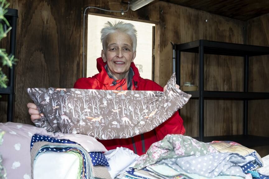 Birgit Altenhövel hat zum fünften Mal auf dem Weihnachtsmarkt einen Stand. VN/Paulitsch