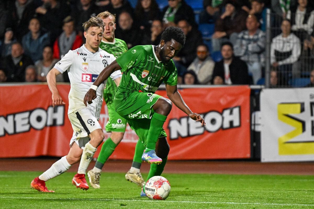 BREGENZ,AUSTRIA,25.APR.25 - SOCCER - ADMIRAL 2. Liga, SC Austria Lustenau vs Schwarz Weiss Bregenz. Image shows Raul Marte (Bregenz), Fabian Gmeiner and Jack Lahne (A.Lustenau). Photo: GEPA pictures/ Oliver Lerch