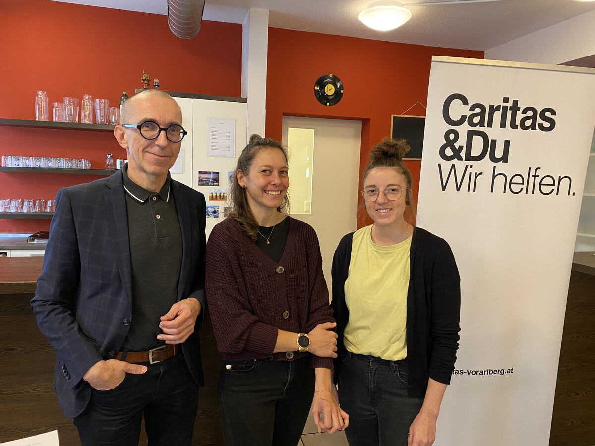Caritas-Direktor Walter Schmolly, Sozialarbeiterin Patricia Wieser und Beraterin Stephanie Marino (v. l.) schildern, wie Armut in Vorarlberg aussieht. ⇒VN/MIH