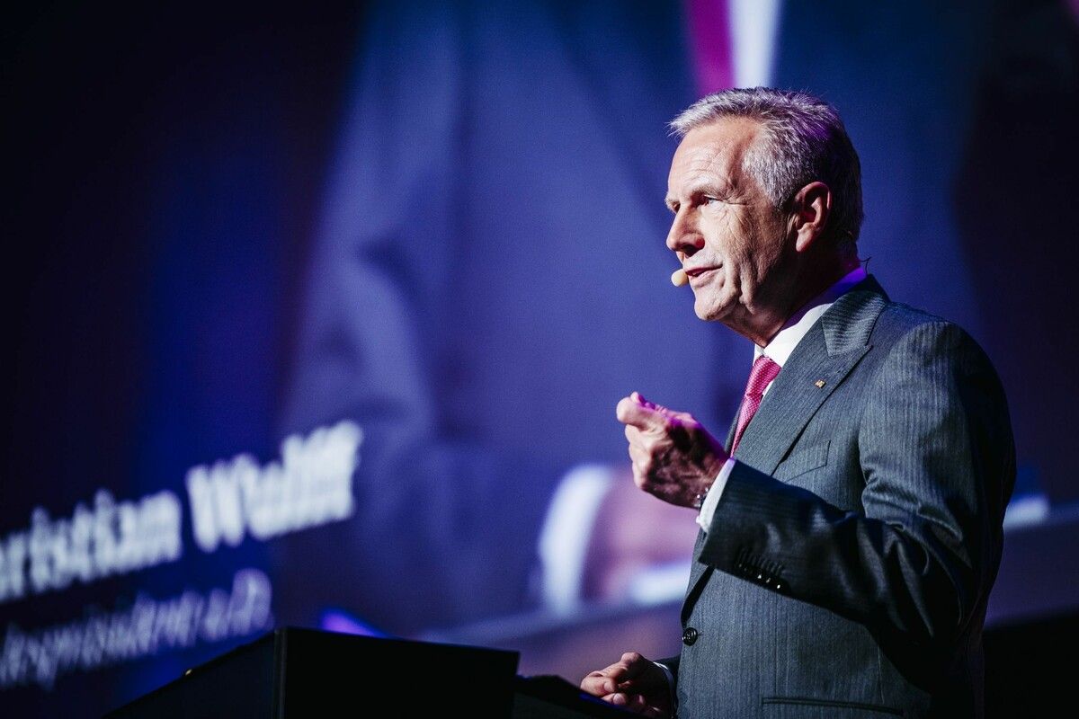 Christian Wulff, zehnter Bundespräsident der Bundesrepublik Deutschland, auf der Bühne des Vorarlberger Wirtschaftsforums.
