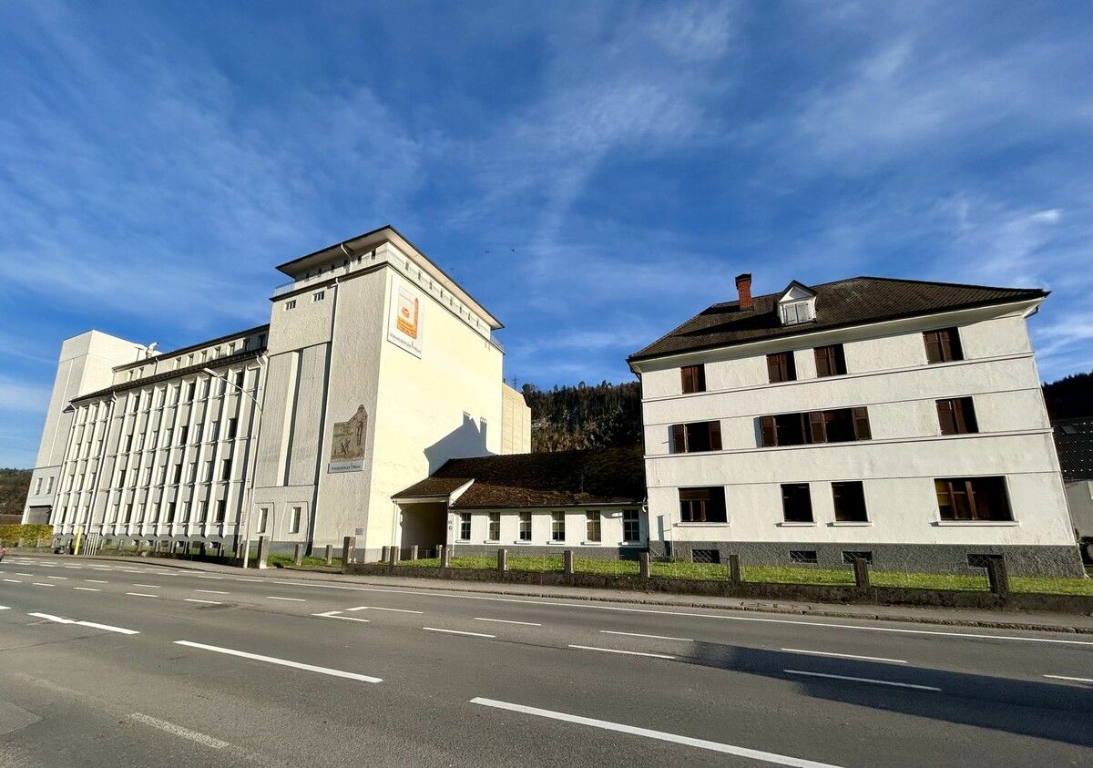 Das Betriebsgebäude von Vorarlberg Mehl an der Reichsstraße in Feldkirch. ⇒hans peter schuler