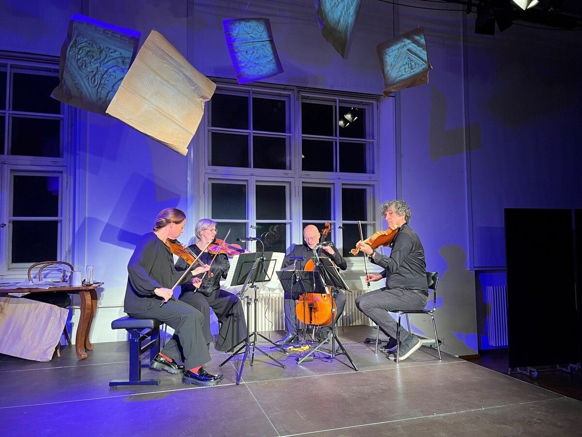 Das Epos Quartett und Angelo Konzett brachten ein kurzweiliges Konzerttheater auf die Bühne. ⇒VN/andreas marte