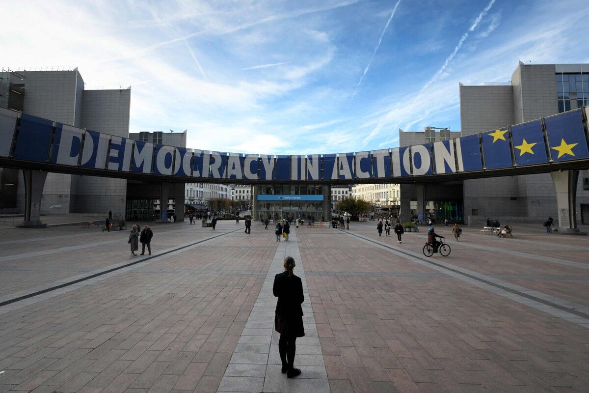 Das EU-Parlament in Brüssel. Die EU-Wirtschafts- und Finanzminister kommen heute zusammen, um die Abschaffung der Zollfreigrenze von 150 Euro für Pakete aus Drittstaaten fertigzuschnüren. AFP (5)