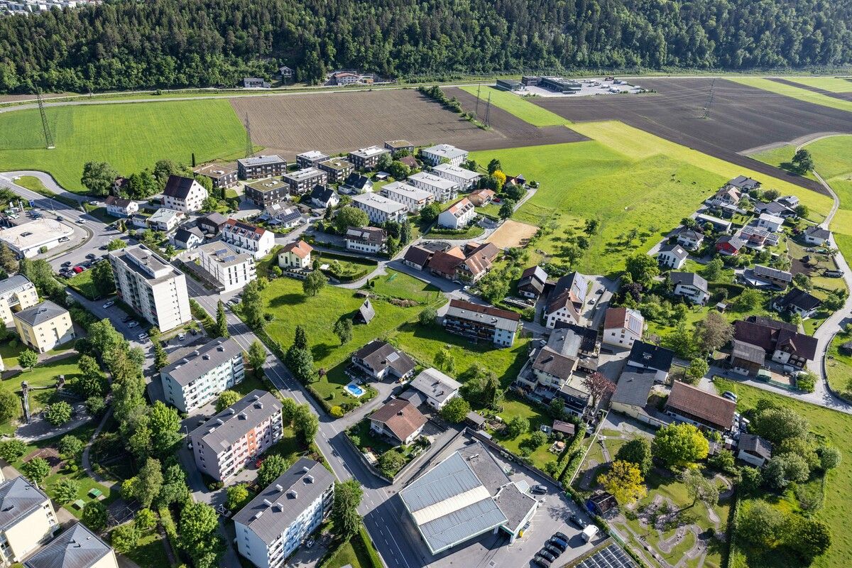 Bürgermeister Simon Tschann sagte: „Die starke Beteiligung bei der Präsentation im Brunnenfeld hat gezeigt, wie wichtig den Menschen die Zukunft ihres Stadtteils ist.“ ⇒Land