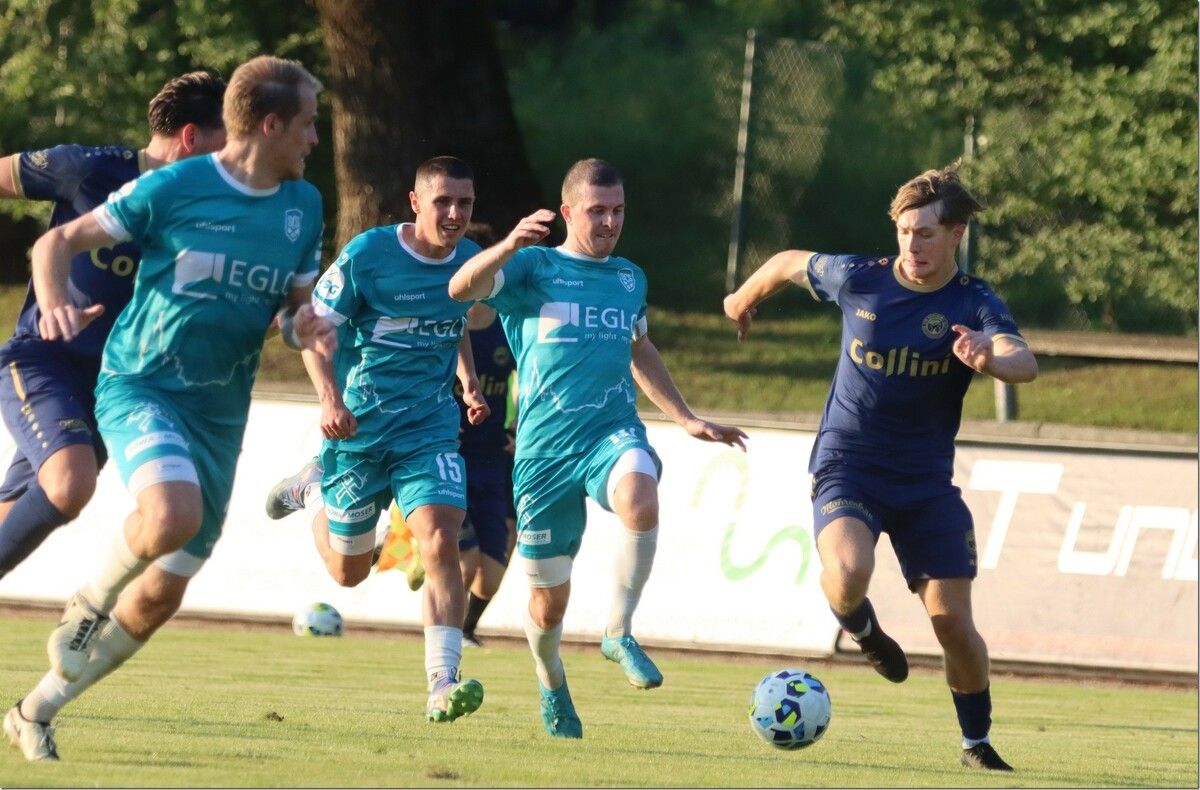 Der erst 16-jährige Noel Gunz (rechts) durfte am letzten Spieltag der Herbstrunde seinen ersten Torerfolg in der Regionalliga bejubeln.⇒VN-Stiplovsek, Knobel, Privat