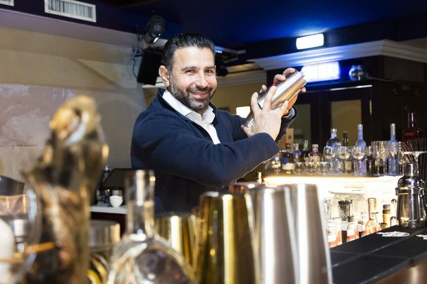 Der Harder Fehmi Gül ist Barkeeper aus Leidenschaft. ⇒VN/Paulitsch
