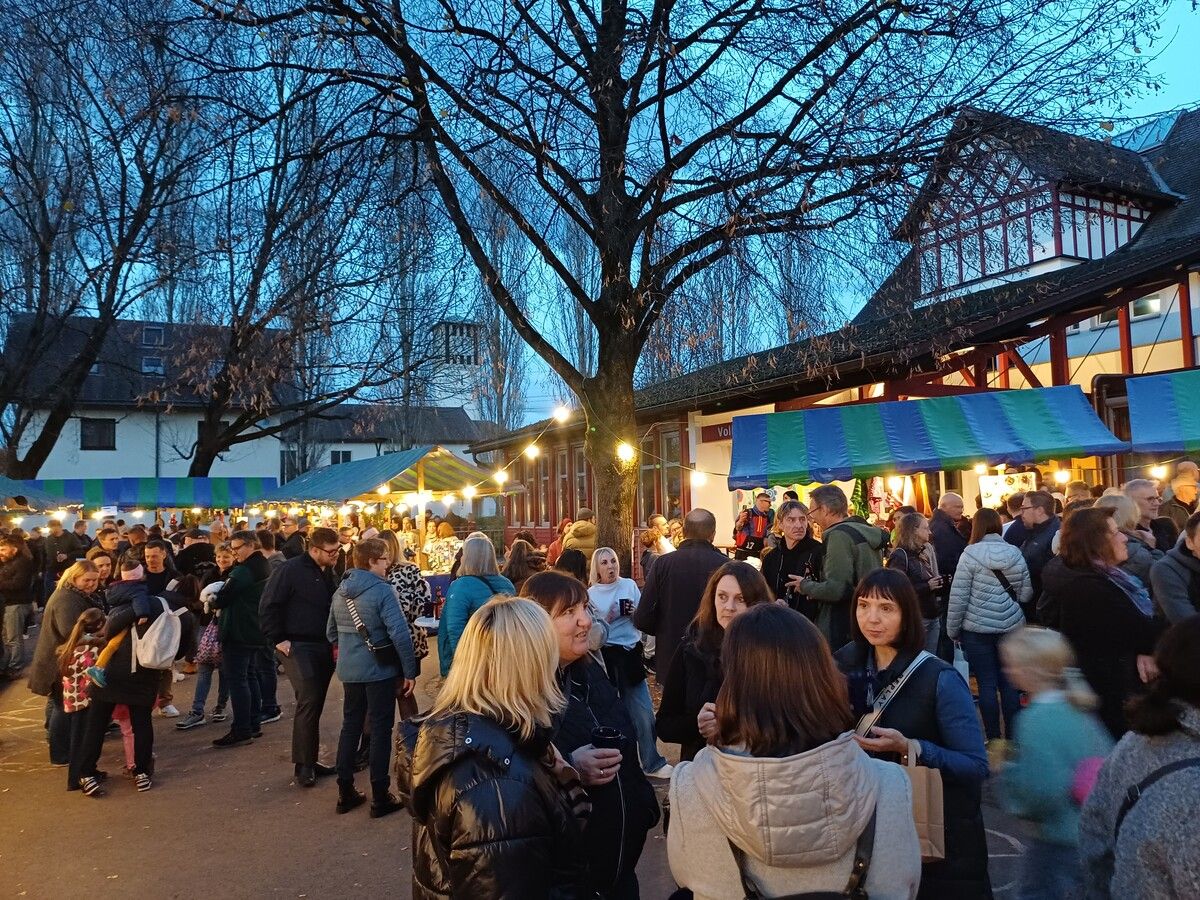 Der stimmungsvolle „Bsundrige Markt“ verband Handwerk, Genuss und gelebte Gemeinschaft im Herzen von Brederis. ⇒Eltern-Kind-Treff