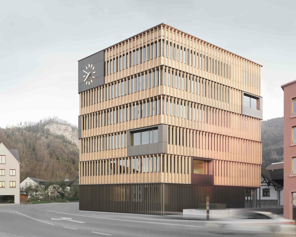 Der Straßenraum der Begegnungszonen am Rathaus ist fertiggestellt.⇒Stadt