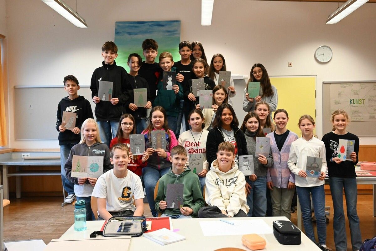 Die 2B-Klasse freut sich, dass sie dieses Jahr wieder die Senioren in Rumänien beschenken darf. ⇒Bernadette von Sontagh