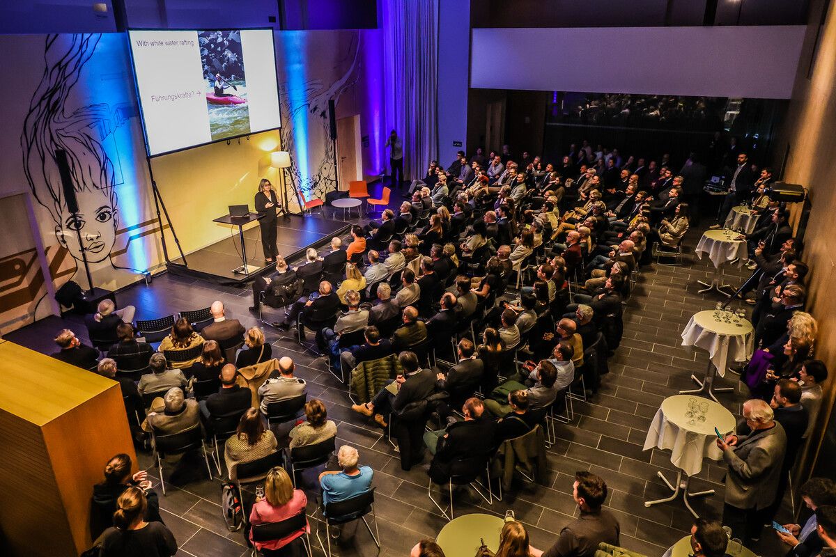 Die 60. innovation(night im Competence Center Lustenau war mehr als ausgebucht. Über 200 Anwesende waren beim Vortrag von Isabell Welpe dabei.⇒VN/Steurer