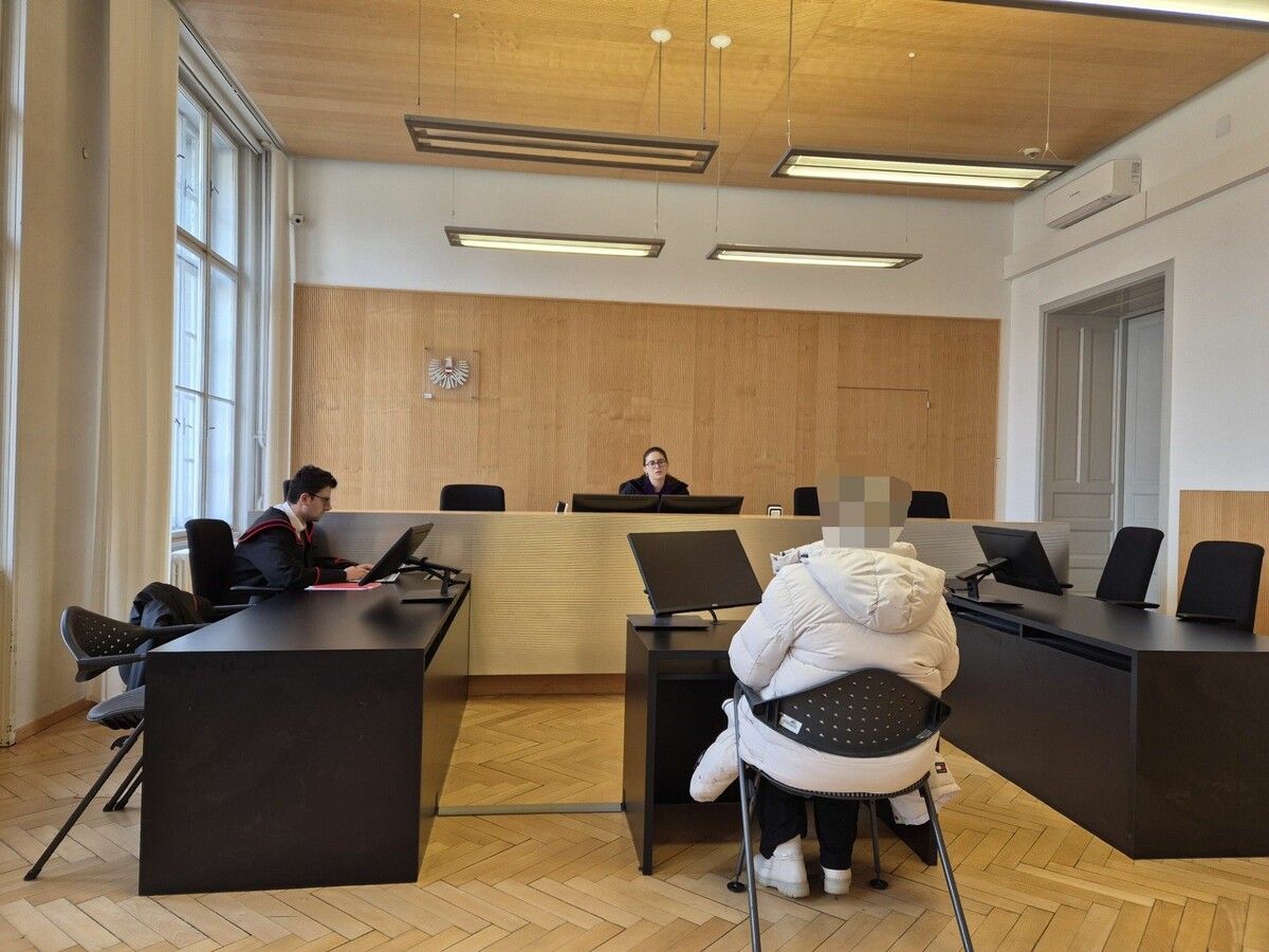 Die Angeklagte zeigte sich vor Gericht geständig und reumütig.⇒eckert