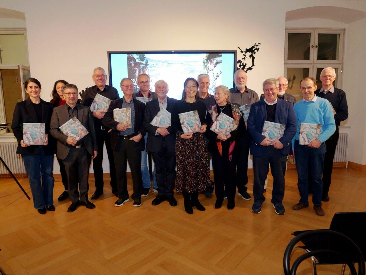 Die Autoren und Mitwirkenden des außergewöhnlichen Geschichtswerks wurden gefeiert. ⇒HE