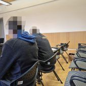Brutale Attacke mit „Hölzlern“