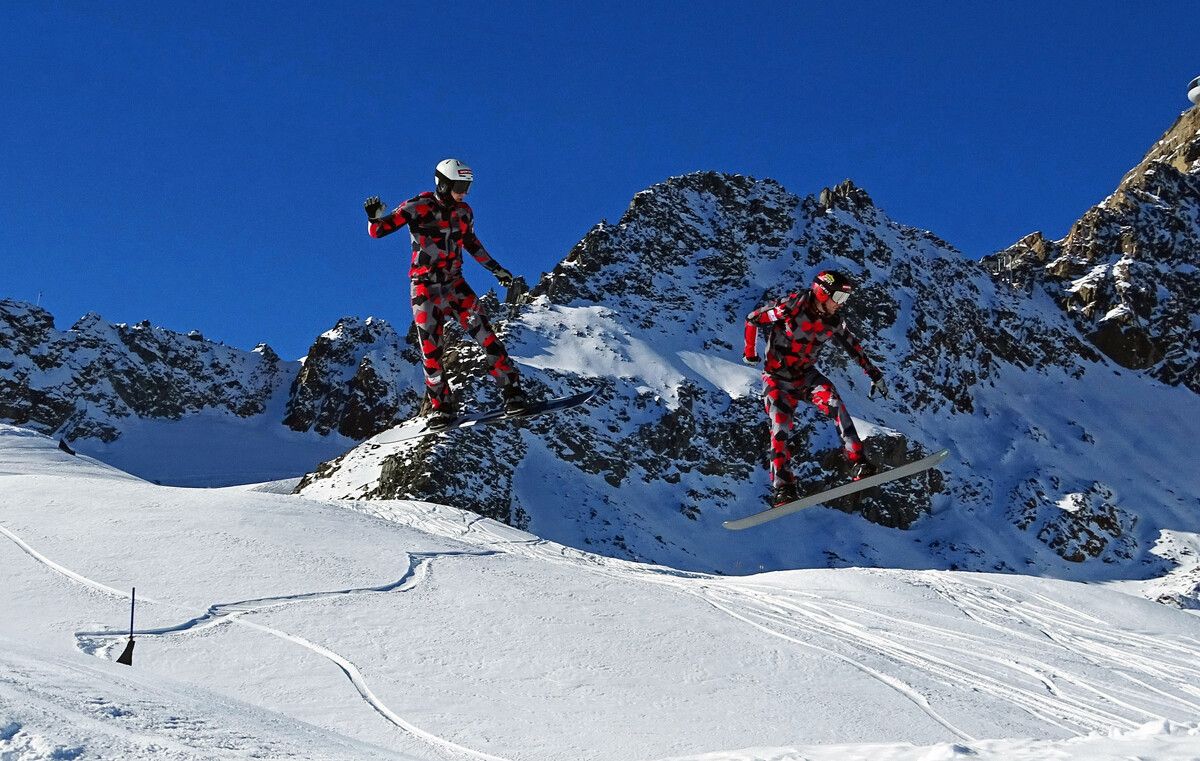 Die beiden Montafoner Snowboardcrosser Elias Leitner (links) und Alessandro „Izzi“ Hämmerle.⇒Ski Austria
