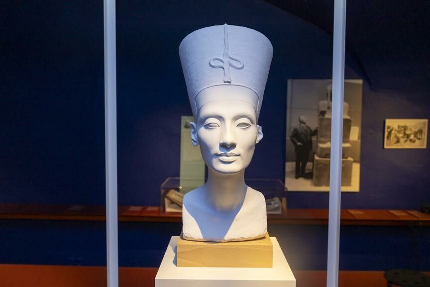 Die berühmte Büste der Nofretete. ⇒
⇒
VN/Paulitsch (2)