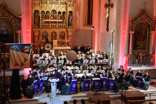 Die Bürgermusik Gaschurn-Partenen eröffnete mit ihrem Jahreskonzert feierlich das Jubiläumsjahr 2026. ⇒Bürgermusik Gaschurn