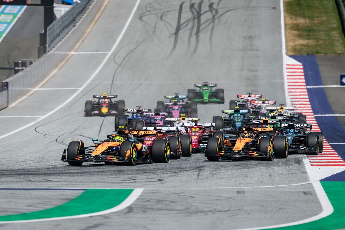 Die Formel-1-Saison 2025 biegt auf die Zielgerade ein. Aktuell trennt das McLaren-Duo Lando Norris (l.) und Oscar Piastri ein Punkt. ⇒APA