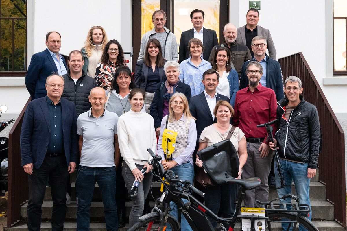 Die glücklichen Gewinnerinnen und Gewinner aus den plan b-Gemeinden. ⇒Plan b/Serra