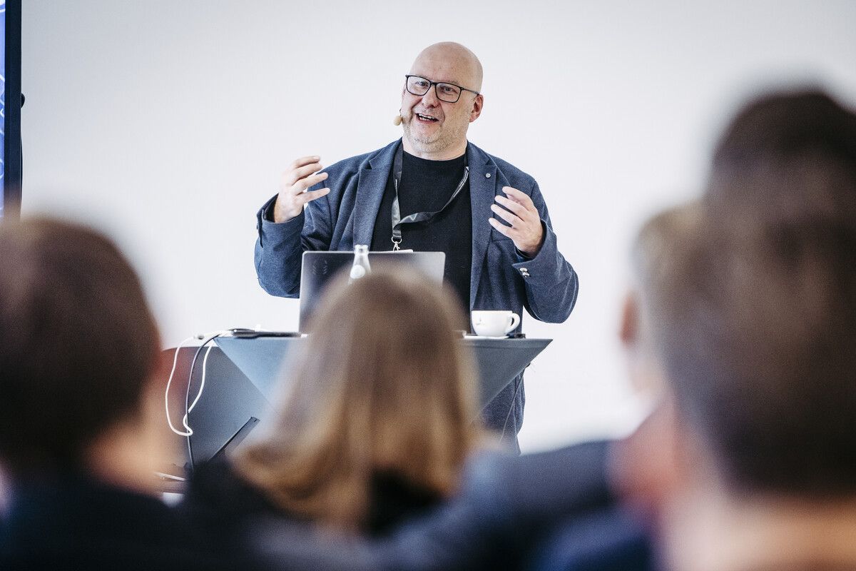 Die Kernbotschaft ist pragmatisch: Avatare sind nicht böse. Sie sind auch nicht alternativlos. Sie sind Tools.