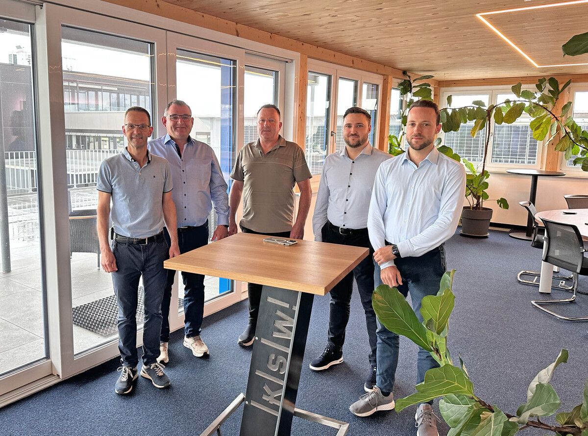 Die KSW-Geschäftsführung (v.l.) Reinhard Bayer, Stefan Walser, Josef Schneider, Marcel, Schneider und Christopher Schneider. ⇒FA