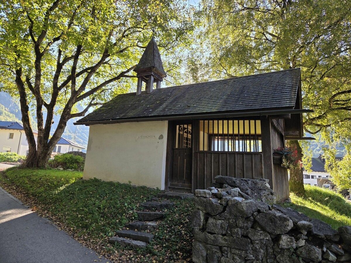 Die Magnuskapelle befindet sich neben der Kraftwerksiedlung in Innerbraz. ⇒
⇒
otto schwald