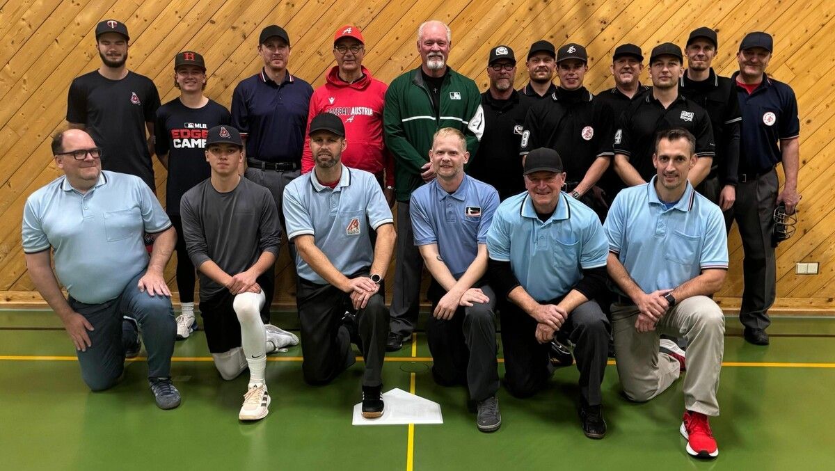 Die Schiedsrichter aus Vorarlberg, der Schweiz und Deutschland erlebten zwei aufregende Tage mit der US-Schiri-Legende Ted Barrett. ⇒CTH